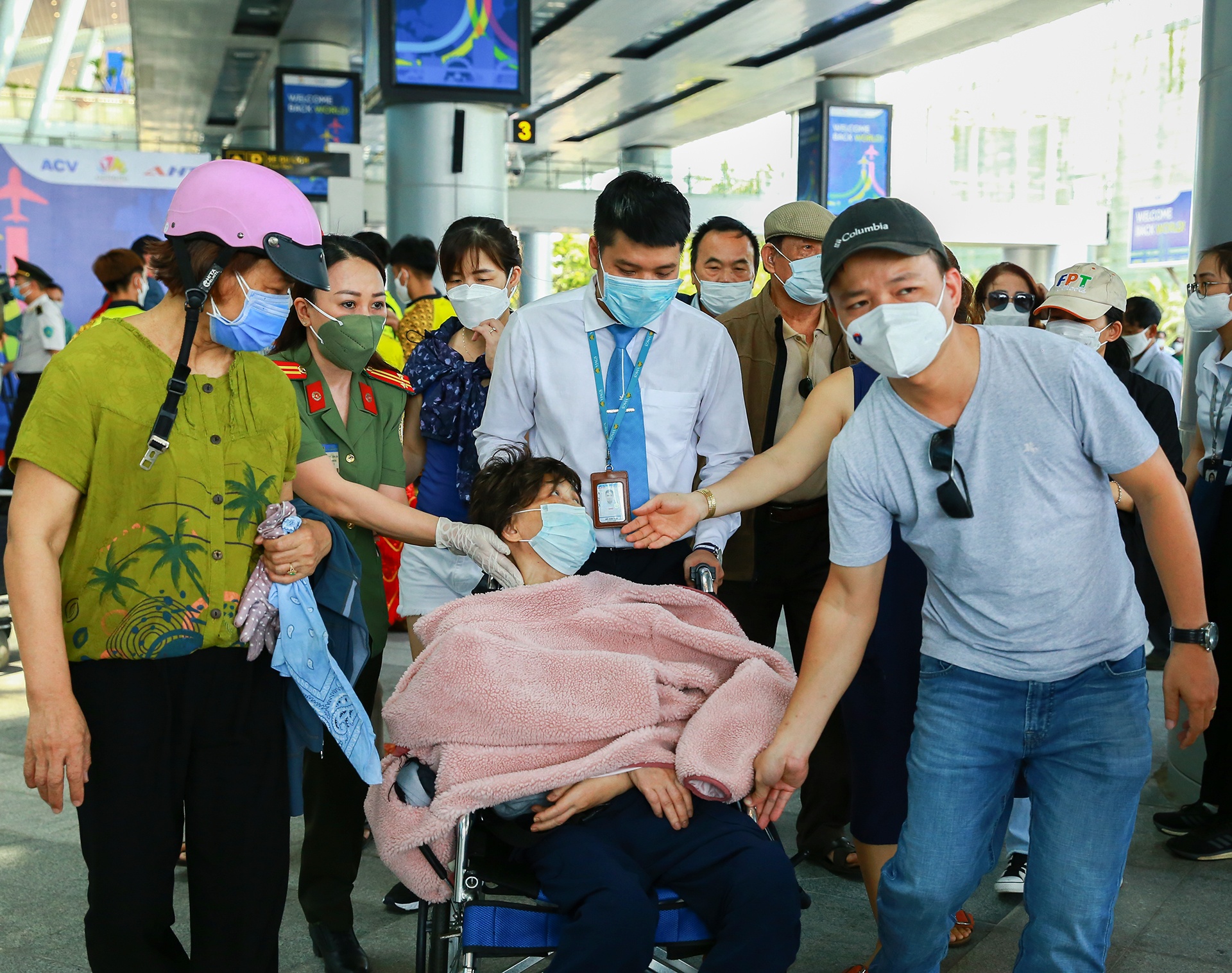 Hon 300 khach quoc te den Da Nang anh 5