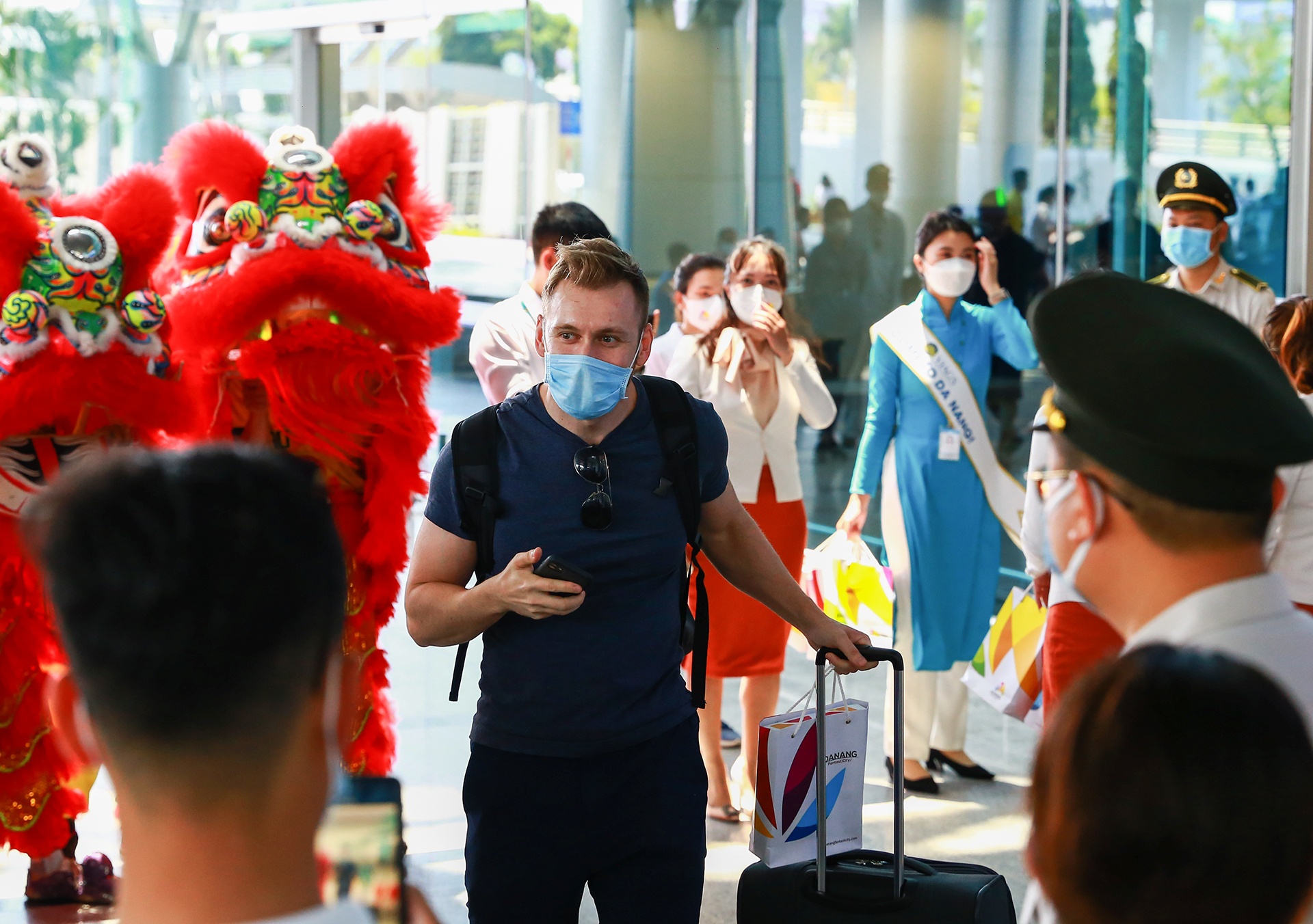 Hon 300 khach quoc te den Da Nang anh 3