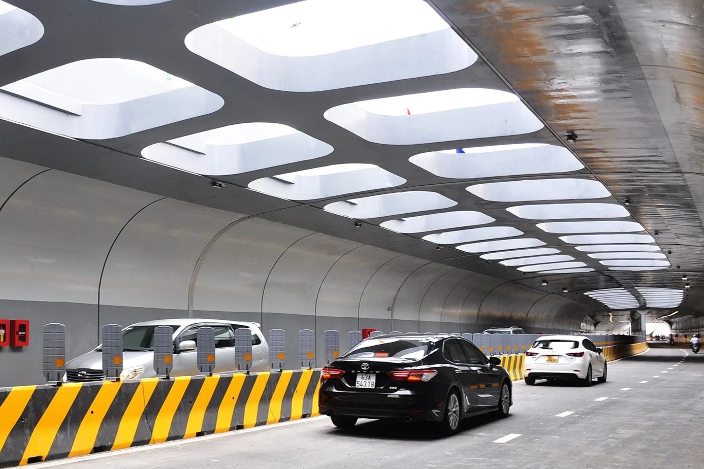 Nut giao thong 3 tang o Da Nang ngay dau dua vao su dung hinh anh