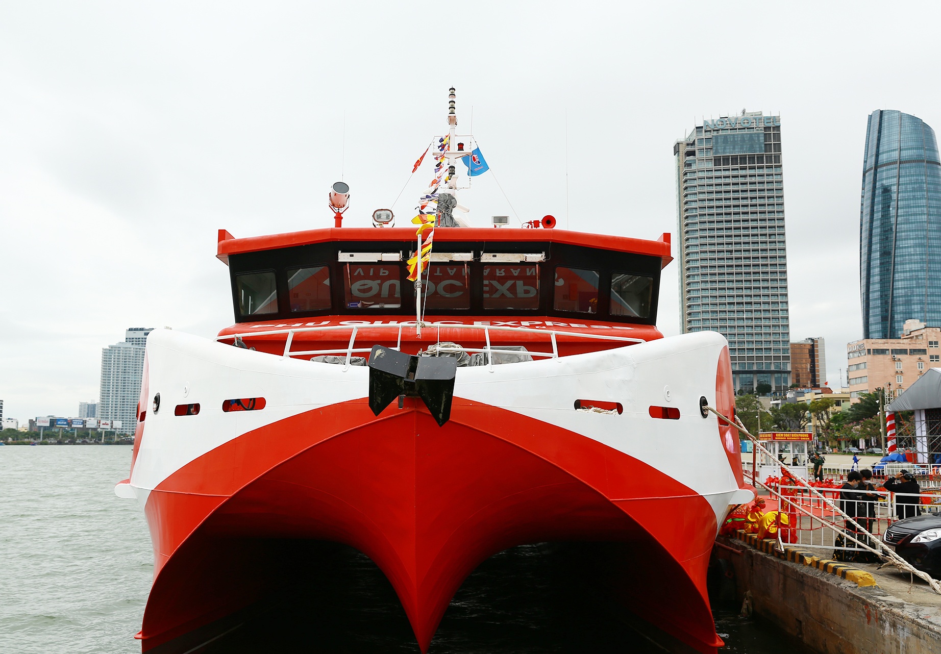 Tau cao toc cho 600 khach tu Da Nang di dao Ly Son hinh anh