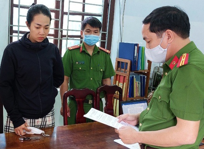 Bắt cô gái lừa chạy việc làm tại sân bay Đà Nẵng ảnh 1 Bat co gai lua chay viec lam tai san bay Da Nang anh 1