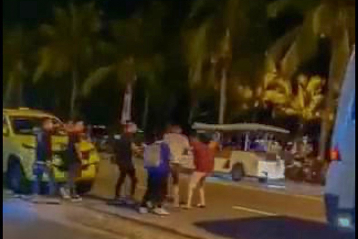 Huong dan vien du lich bi danh hoi dong o Da Nang hinh anh