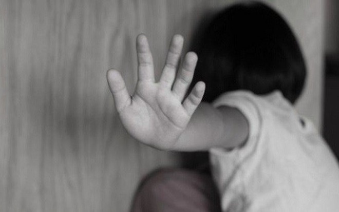 Bat giam ga hang xom sam so thieu nu 15 tuoi hinh anh