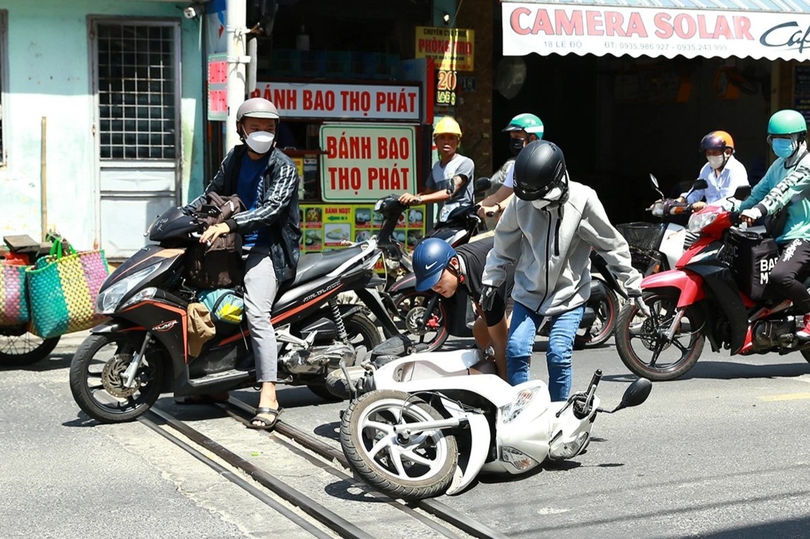 Nom nop song gan duong ray o noi thanh Da Nang hinh anh
