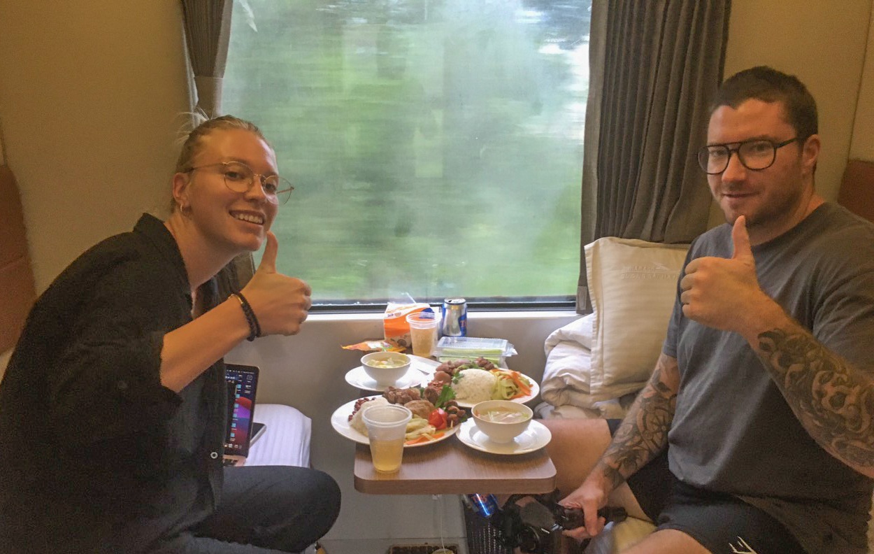 Khach do xo den Da Nang du lich bang tau hoa anh 3