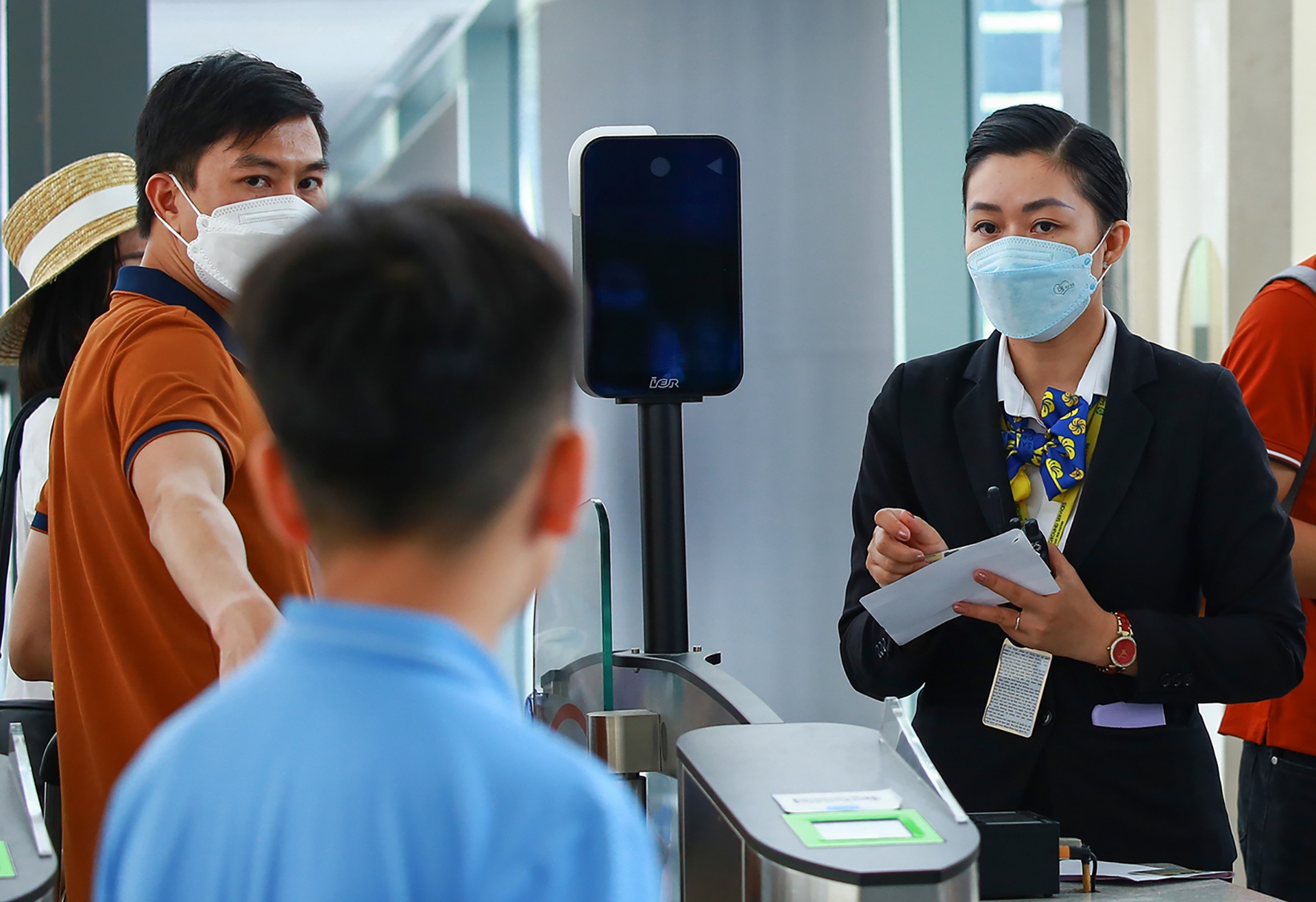 Sân bay Đà Nẵng đông đúc du khách ảnh 10 San bay Da Nang dong duc du khach anh 10
