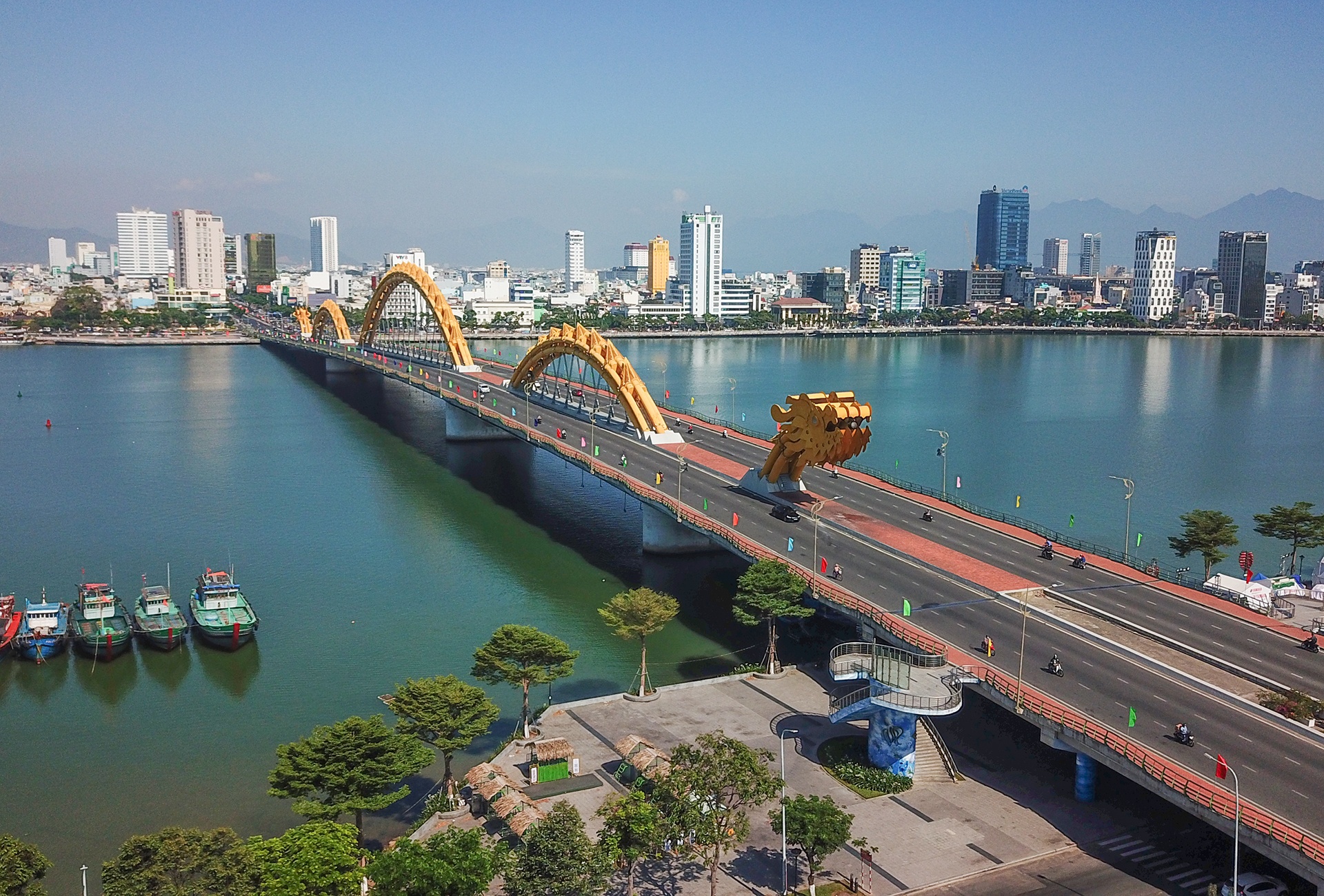 Cau Rong phun lua o Da Nang anh 1