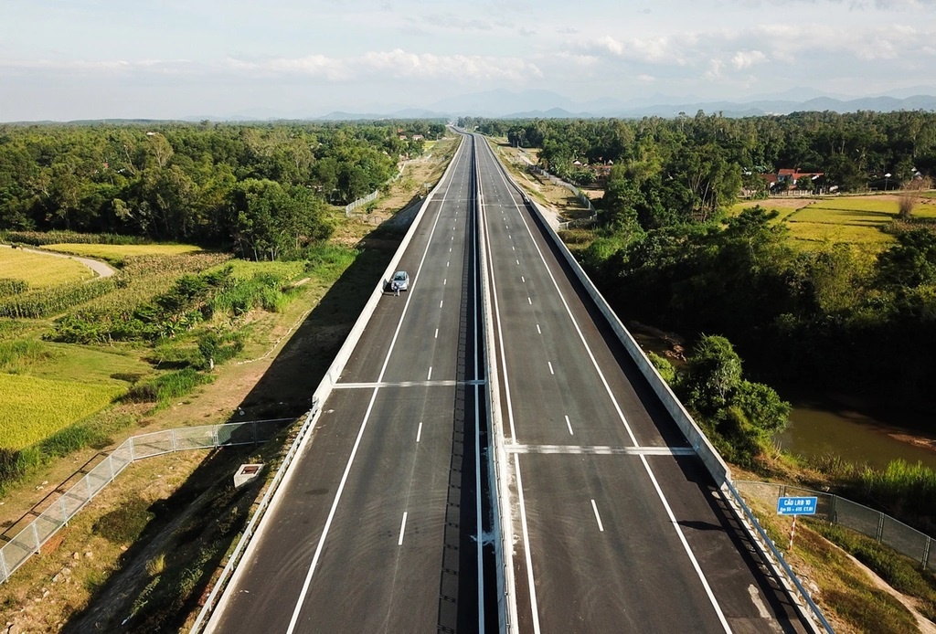 Xe khong dan the ETC bi cam luu thong o cao toc Da Nang - Quang Ngai hinh anh