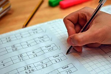 Huy ket qua cua thi sinh lam lo de Toan tot nghiep THPT len mang hinh anh