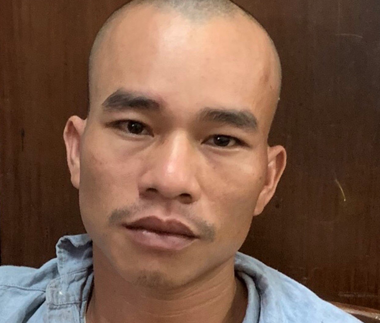 Loi khai nghi pham chem vo va me vo trong thuong hinh anh