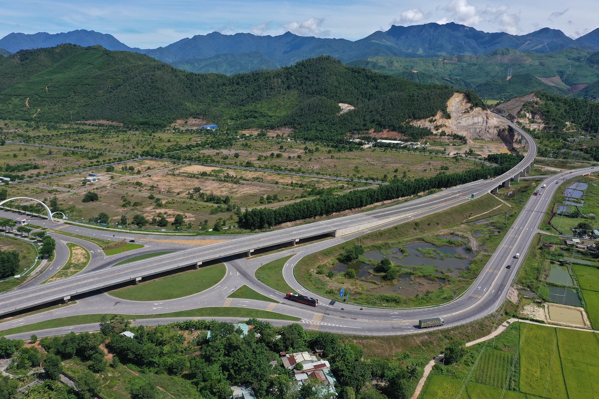 Vi tri se lam cao toc hon 2.000 ty chay qua Da Nang hinh anh