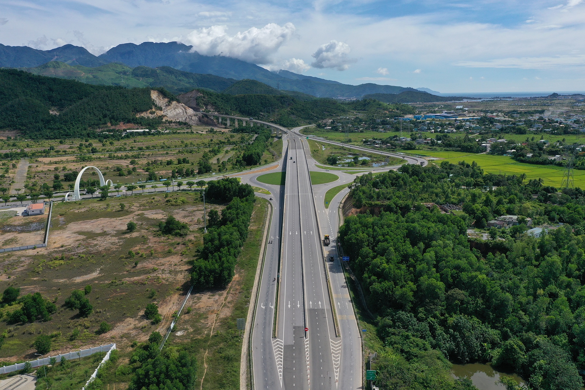 Cao toc 2.000 ty se thanh don bay cho kinh te mien Trung hinh anh