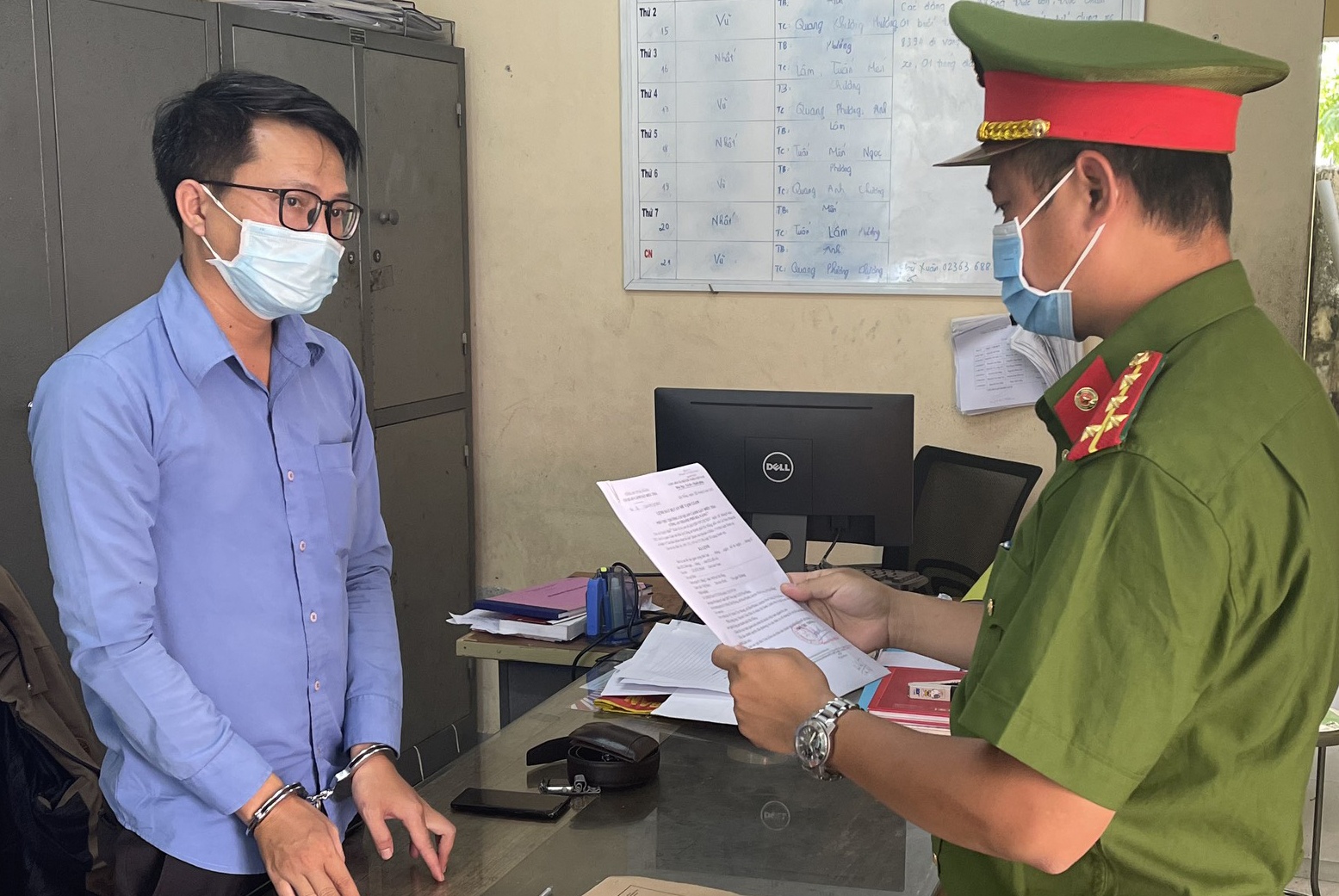 Nhan vien thu viec ngan hang chiem doat hang tram trieu cua khach hinh anh