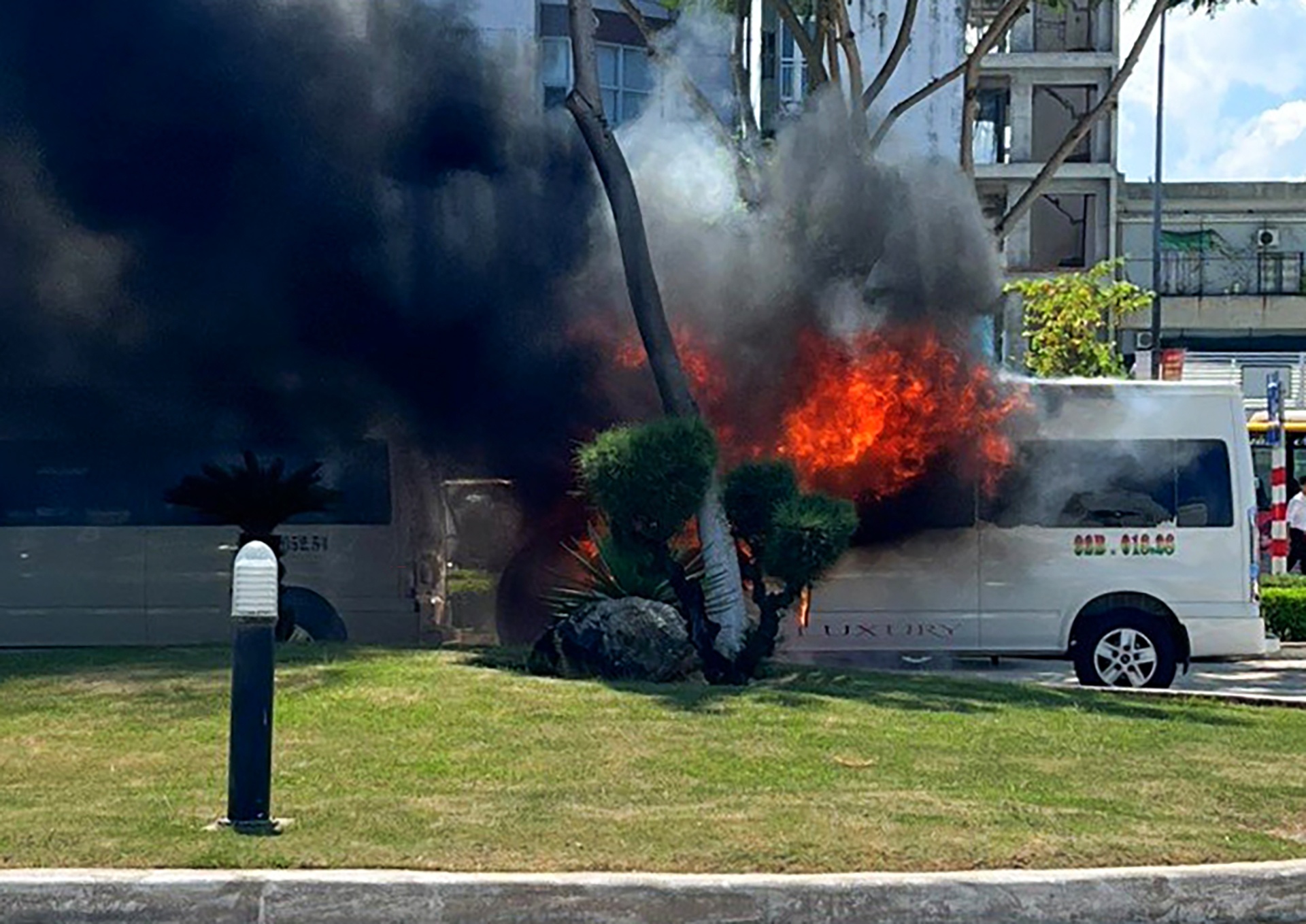 Oto chay o Da Nang anh 1