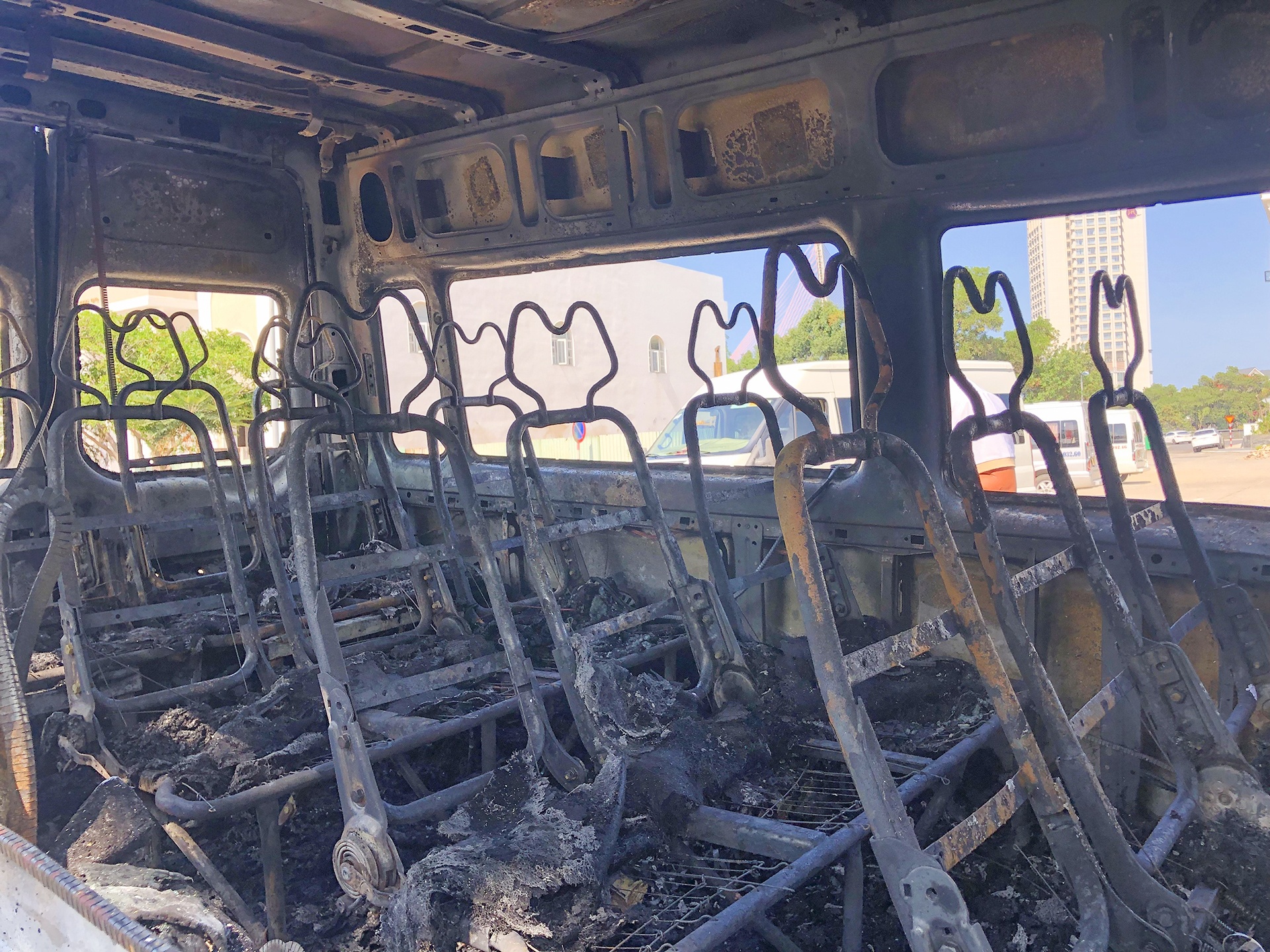 Oto chay o Da Nang anh 6