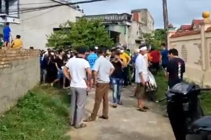 Xe tang vuong day dien lam 2 nguoi tu vong hinh anh