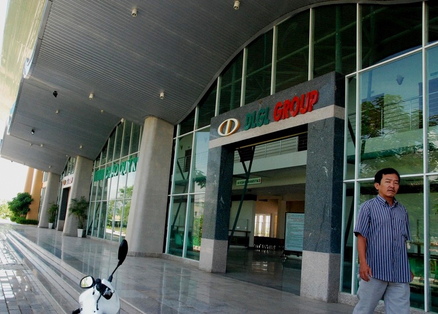 Ngan hang rao ban ben xe khach o Da Nang de thu hoi no hinh anh