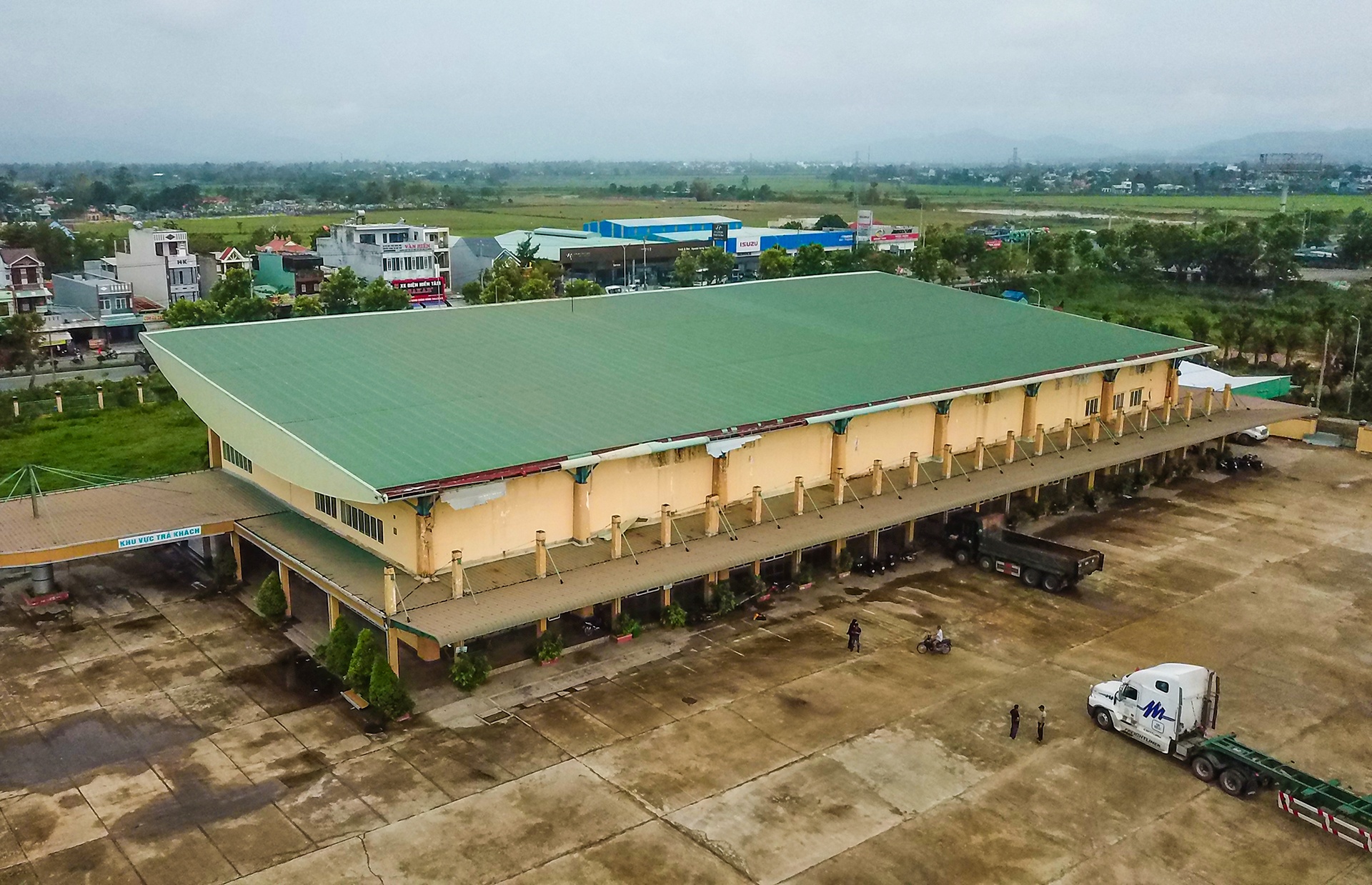 Ben xe 130 ty dong o Da Nang bi ngan hang rao ban hinh anh