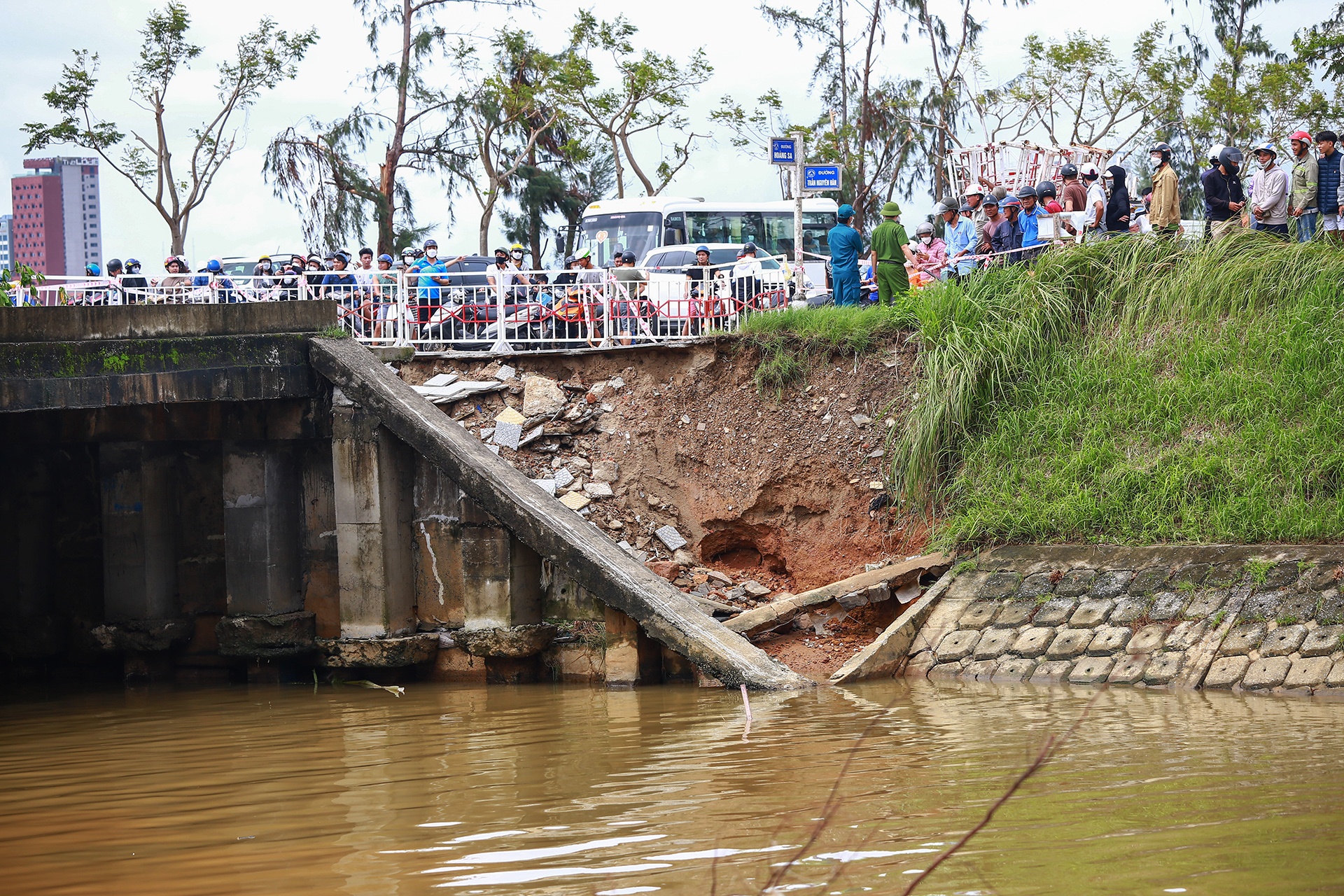 Sat lo o Da Nang anh 3