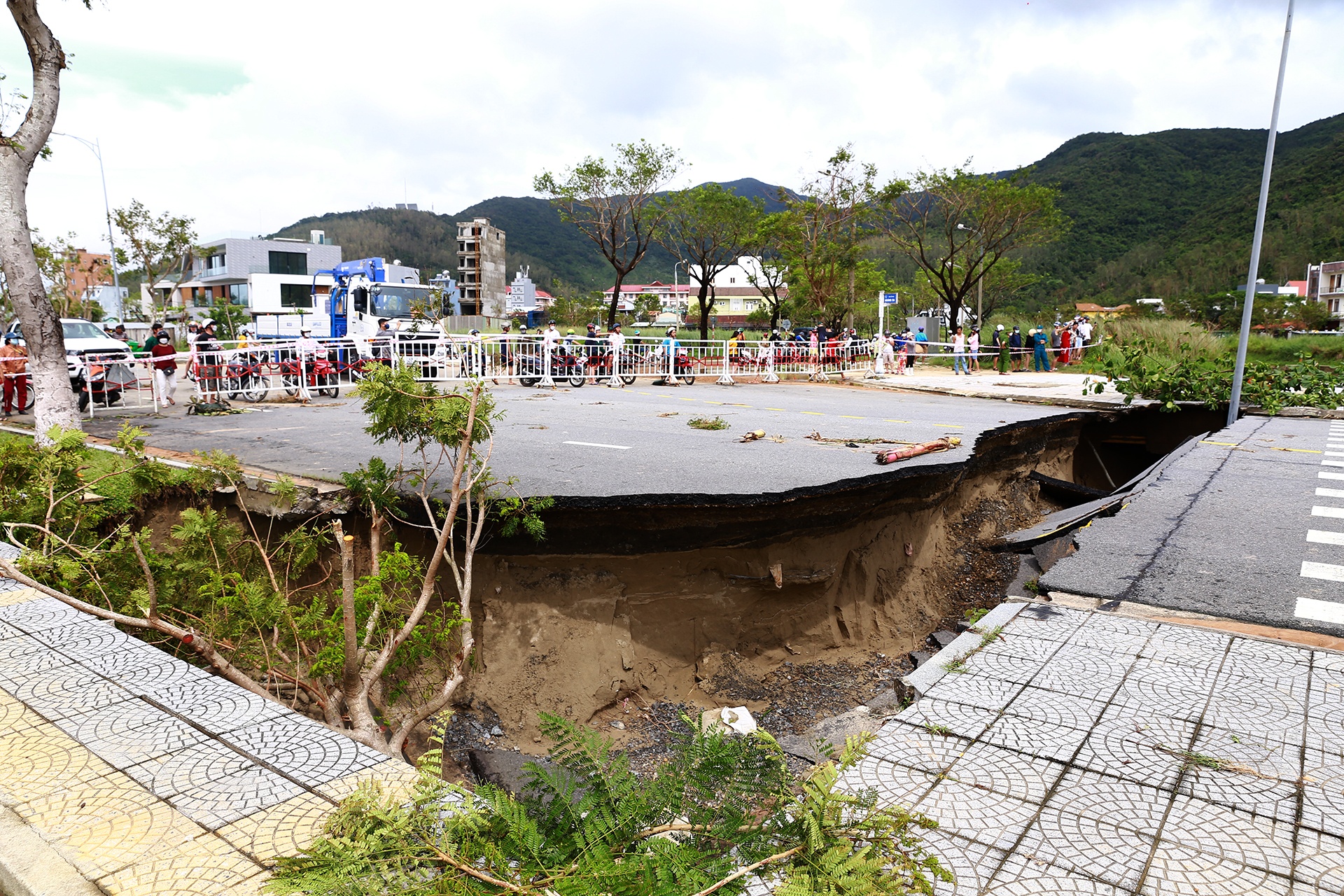 Da Nang khuyen cao du khach khong tham quan Son Tra vi sat lo hinh anh