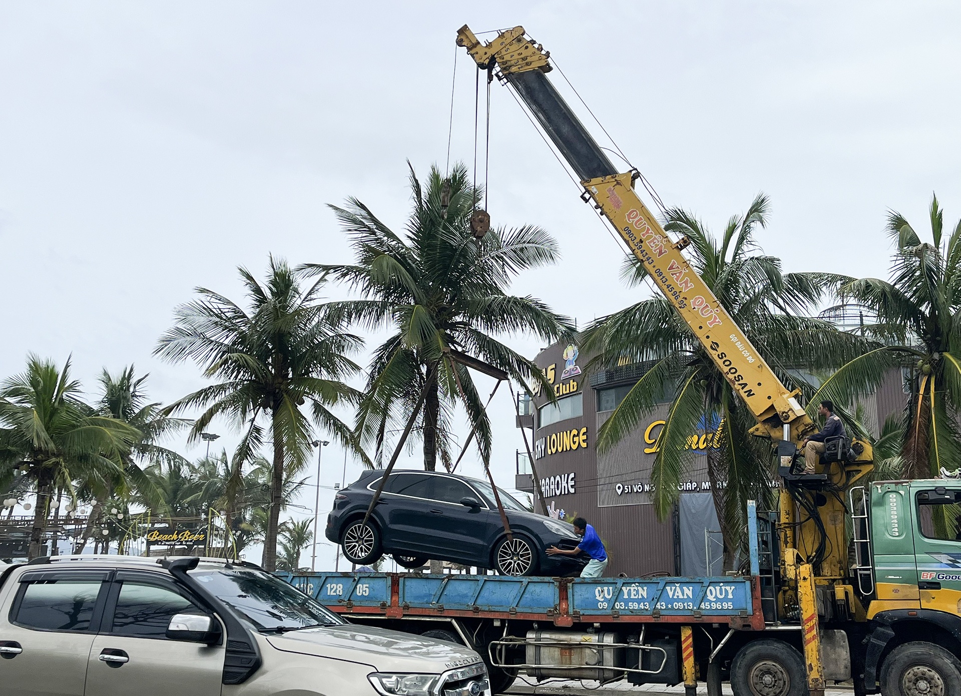 Dan Da Nang phai chi hang chuc trieu de sua oto bi ngap nuoc hinh anh