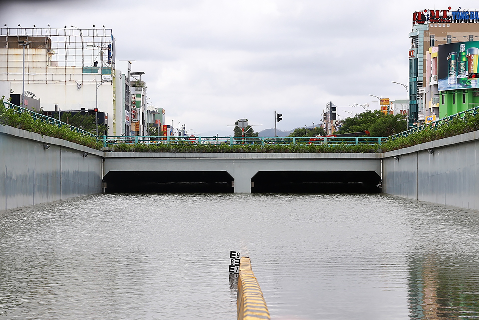 Ham chui ngap nuoc anh 1