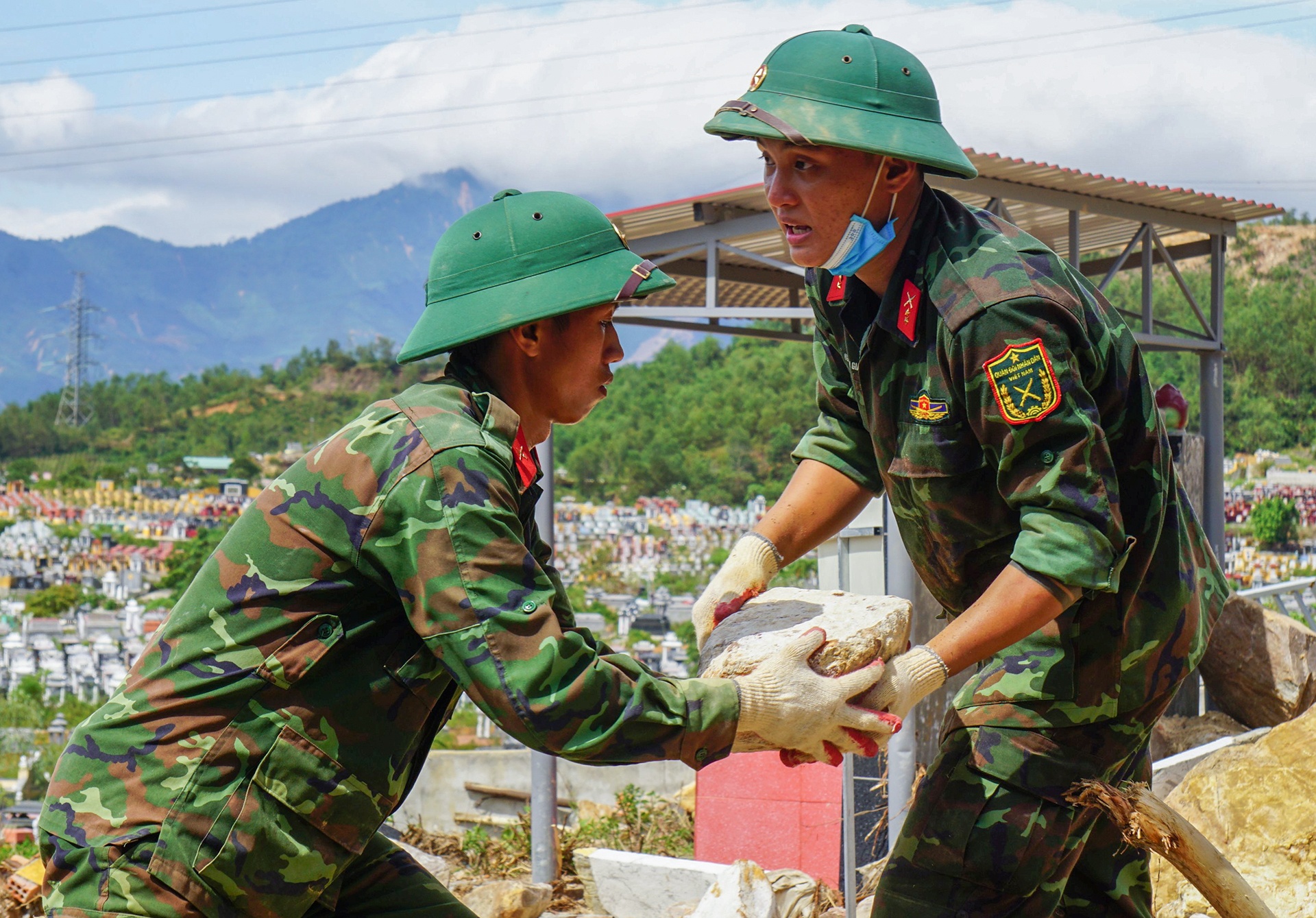 Ngoi mo bi vui lap anh 8