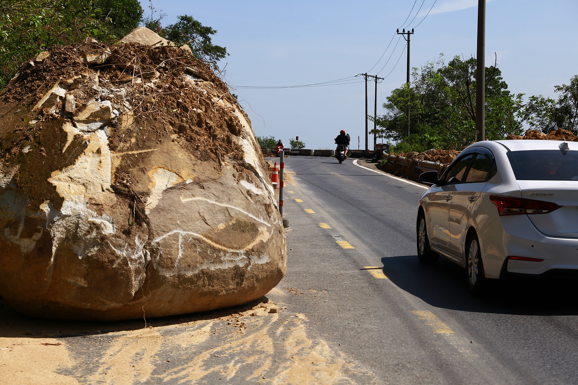 Deo Hai Van sat lo anh 11