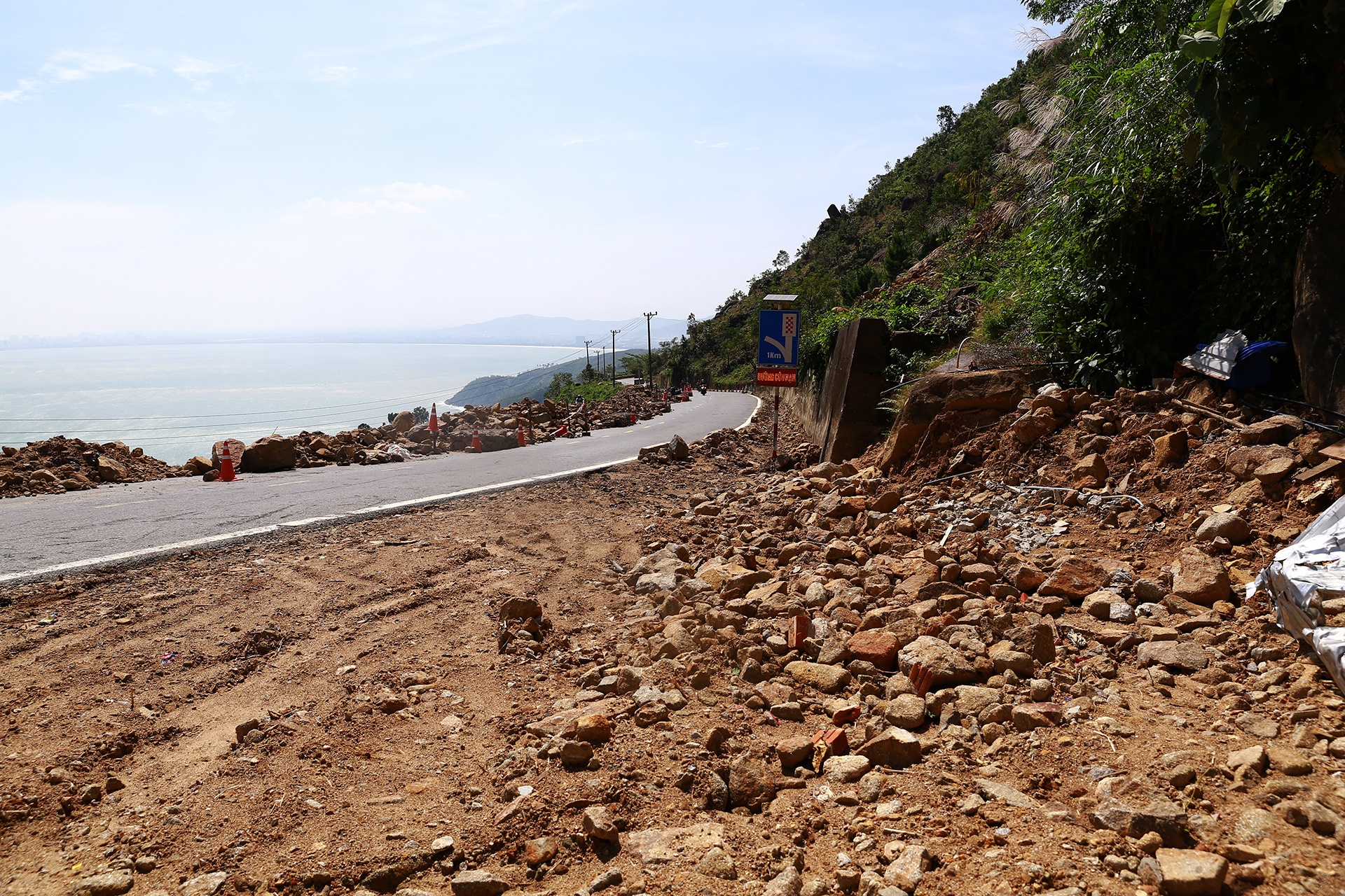 Deo Hai Van sat lo anh 1