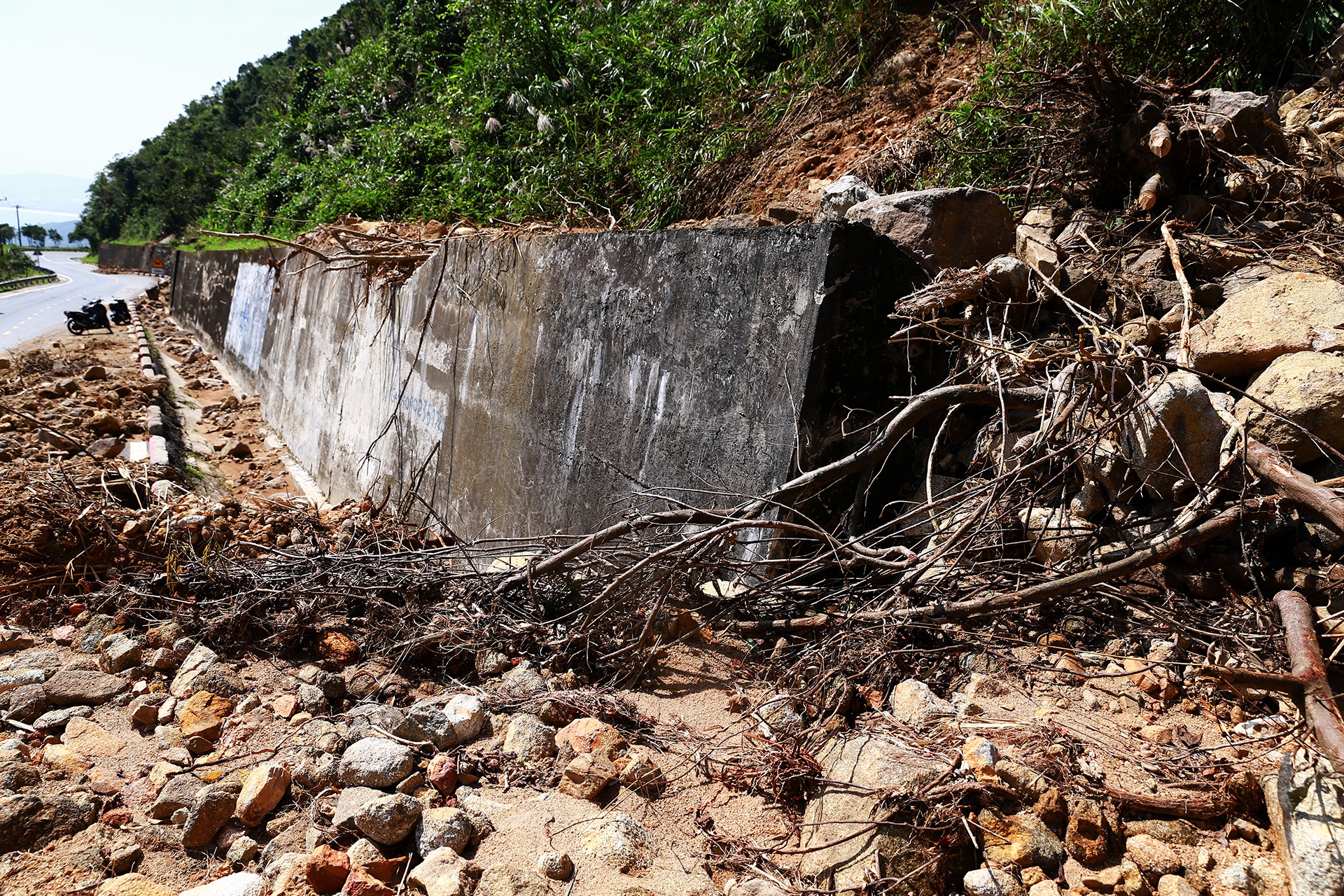 Deo Hai Van sat lo anh 10