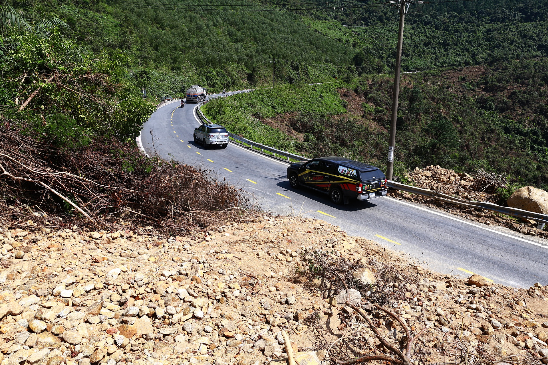 Deo Hai Van sat lo anh 3