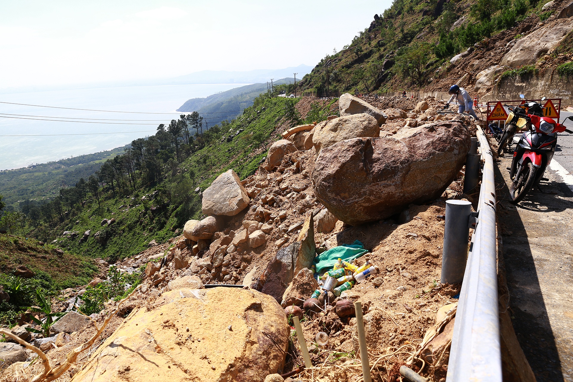 Deo Hai Van sat lo anh 8