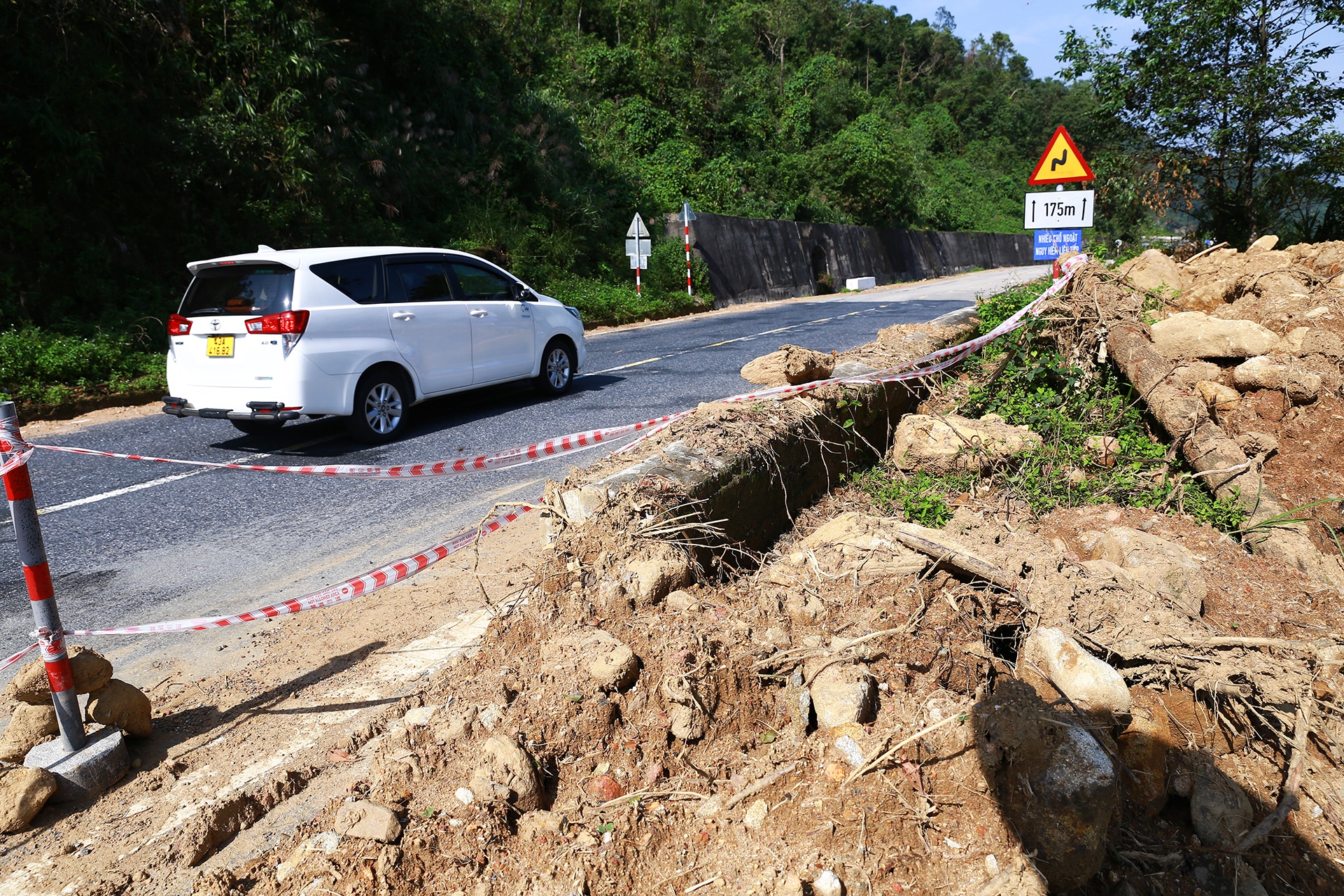 Deo Hai Van sat lo anh 5