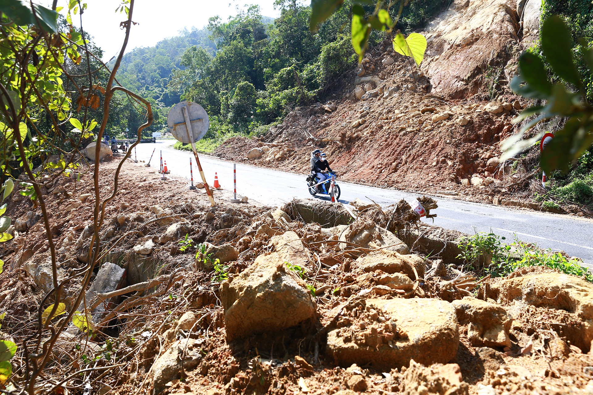 Deo Hai Van sat lo anh 7