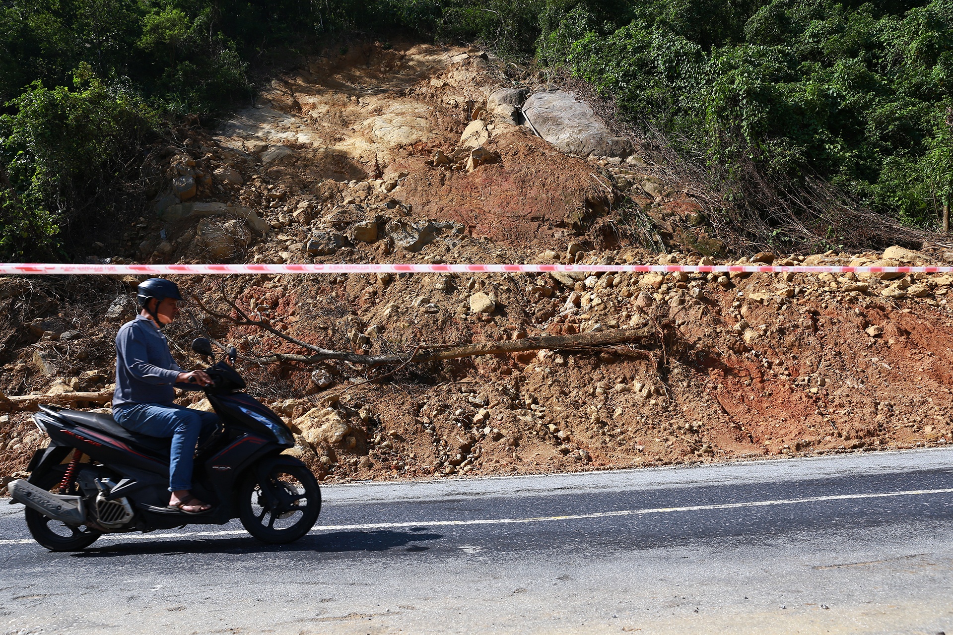 Deo Hai Van sat lo anh 9