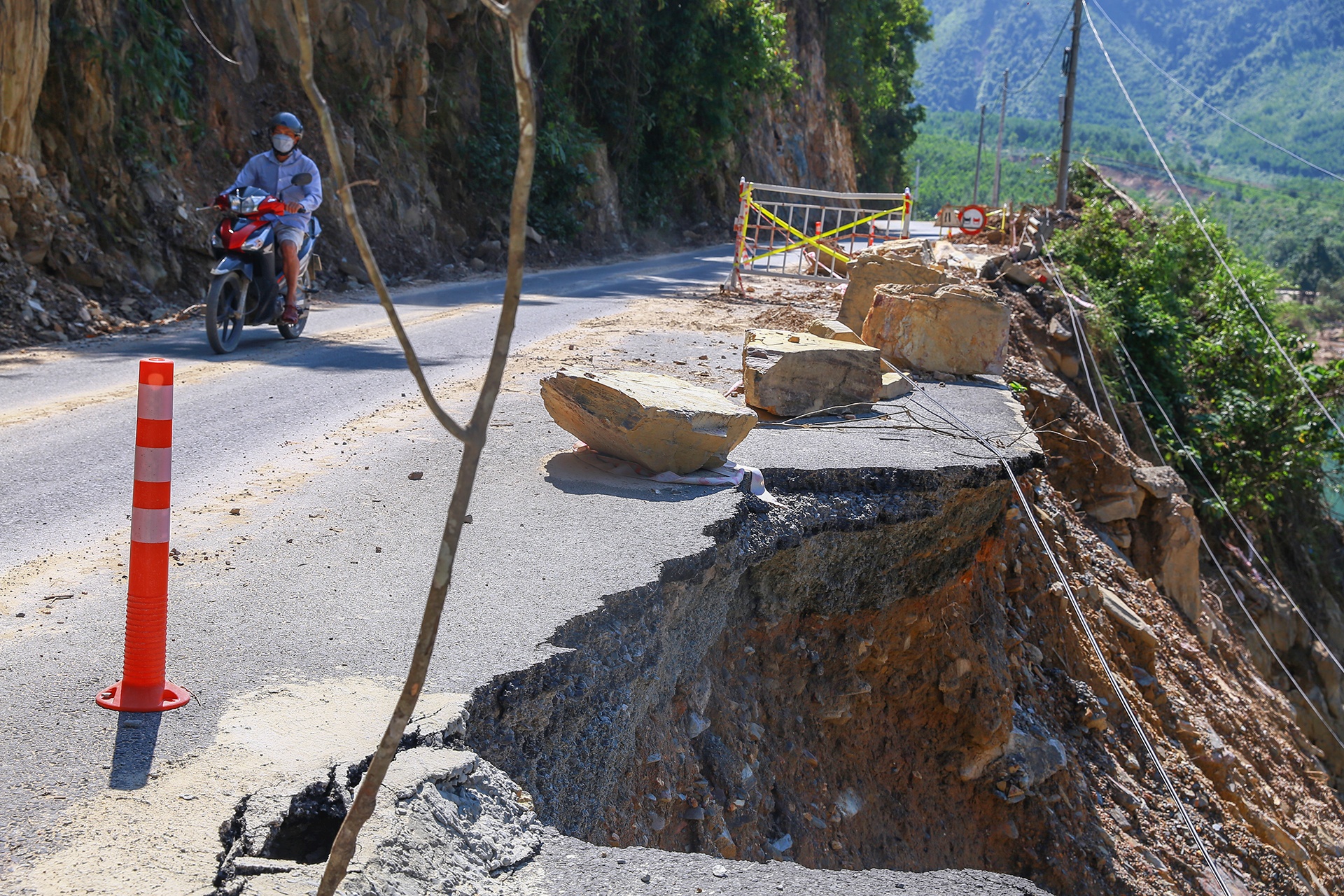 Sat lo duong DT601 anh 2