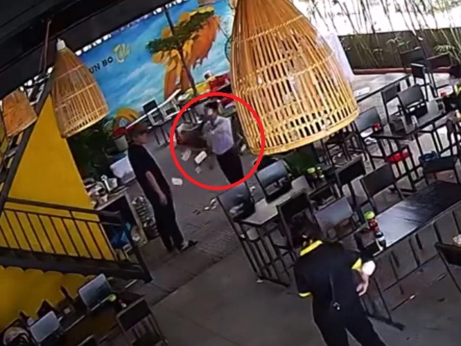 Can bo nem tien tai quan bun bi ky luat hinh anh