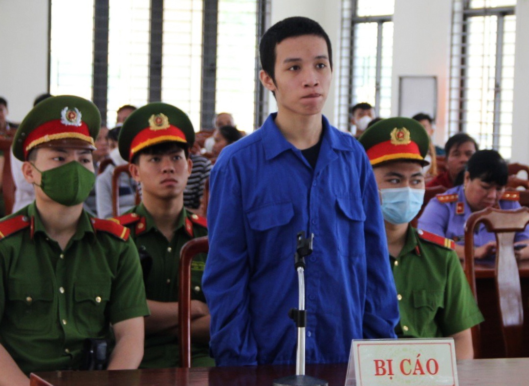 Danh me bat tinh roi cuop tai san hinh anh