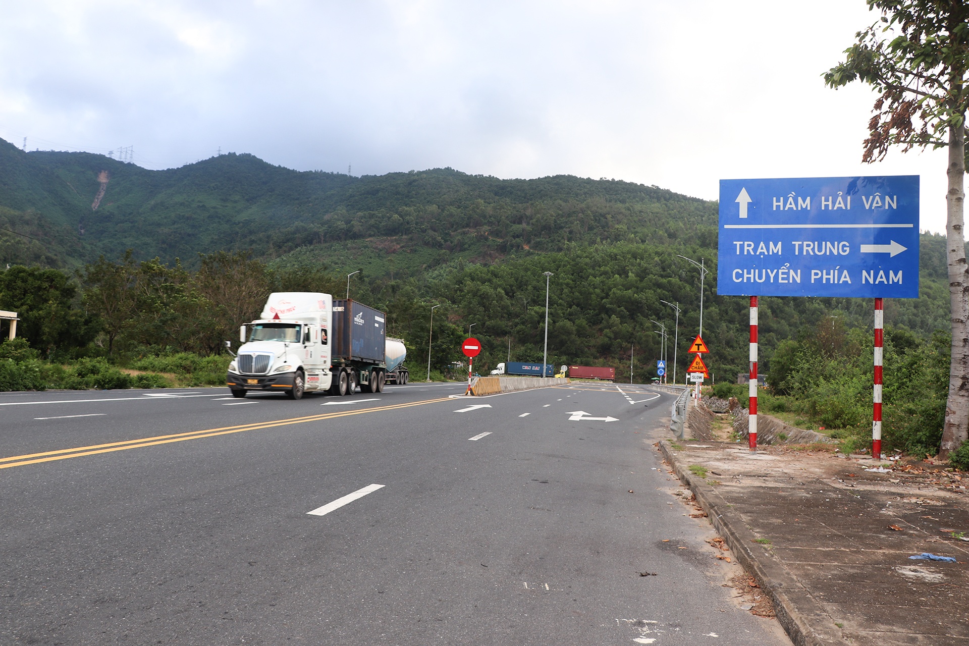 Xay cang Lien Chieu anh 2