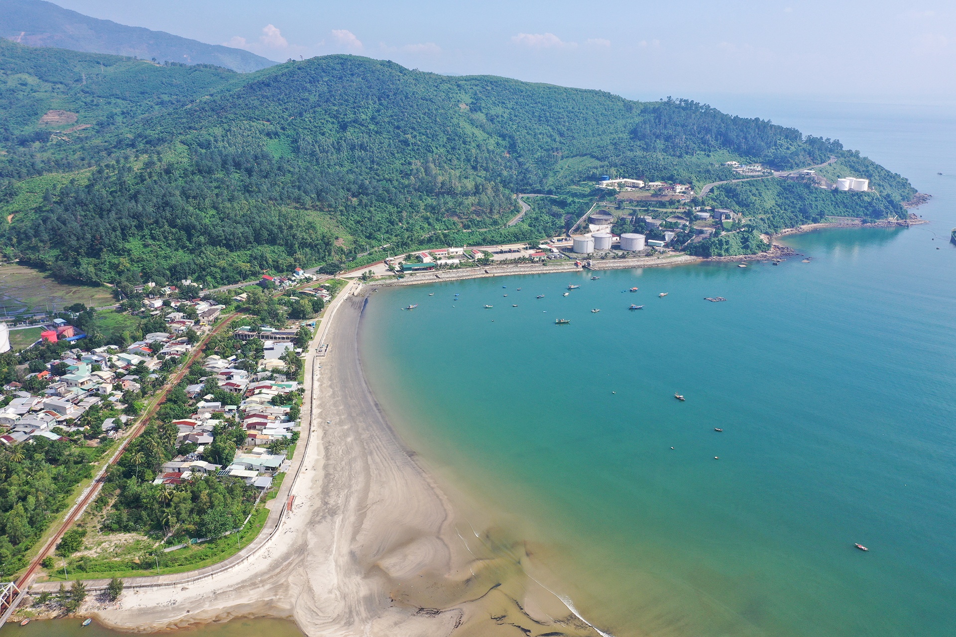 Chuyen gia: Cang Lien Chieu se lam tang vi the Da Nang hinh anh