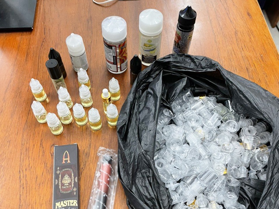 Bat giu nhieu nguoi cung cap chat nghi ma tuy cho hoc sinh su dung hinh anh