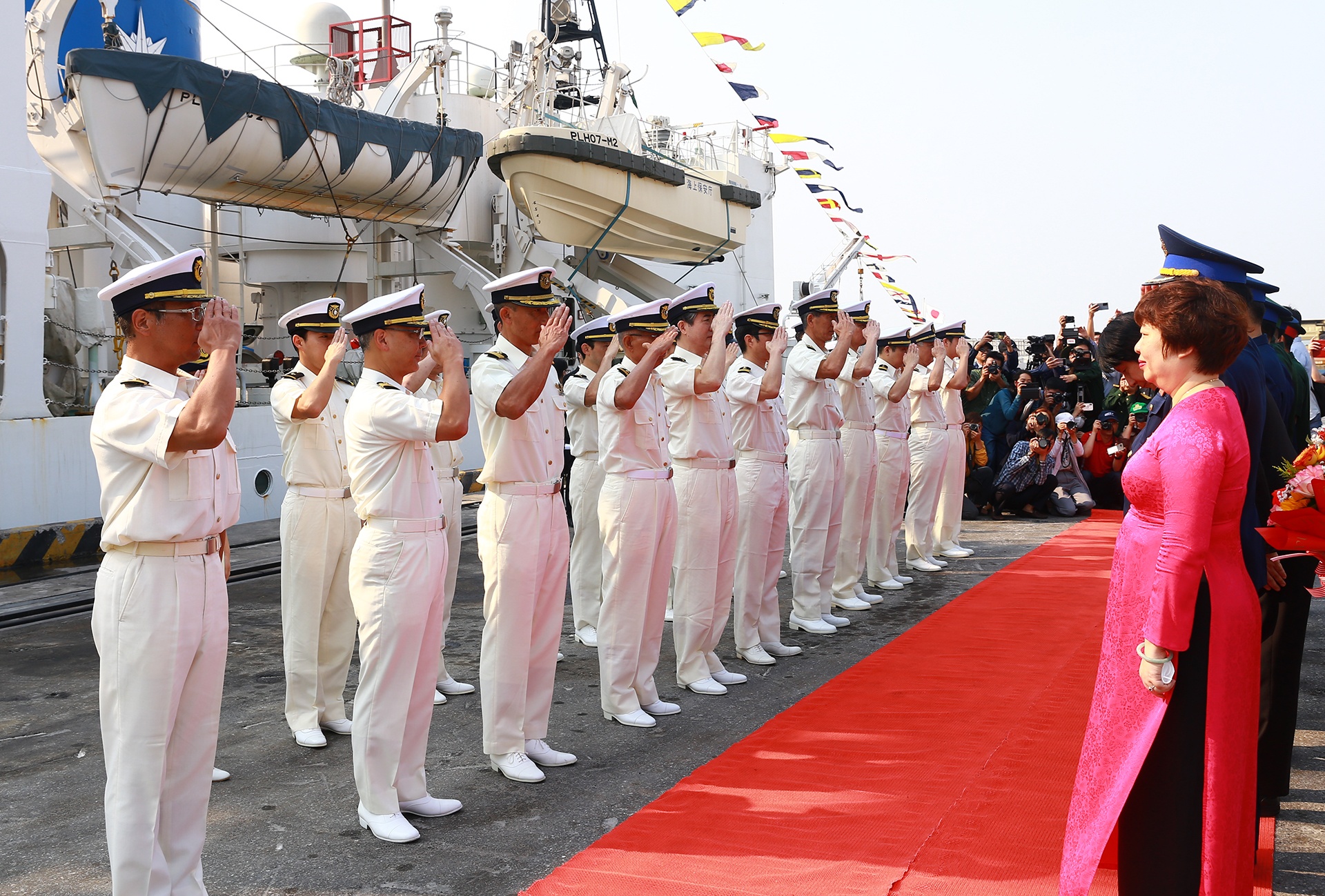 Tau tuan tra Nhat Ban anh 2