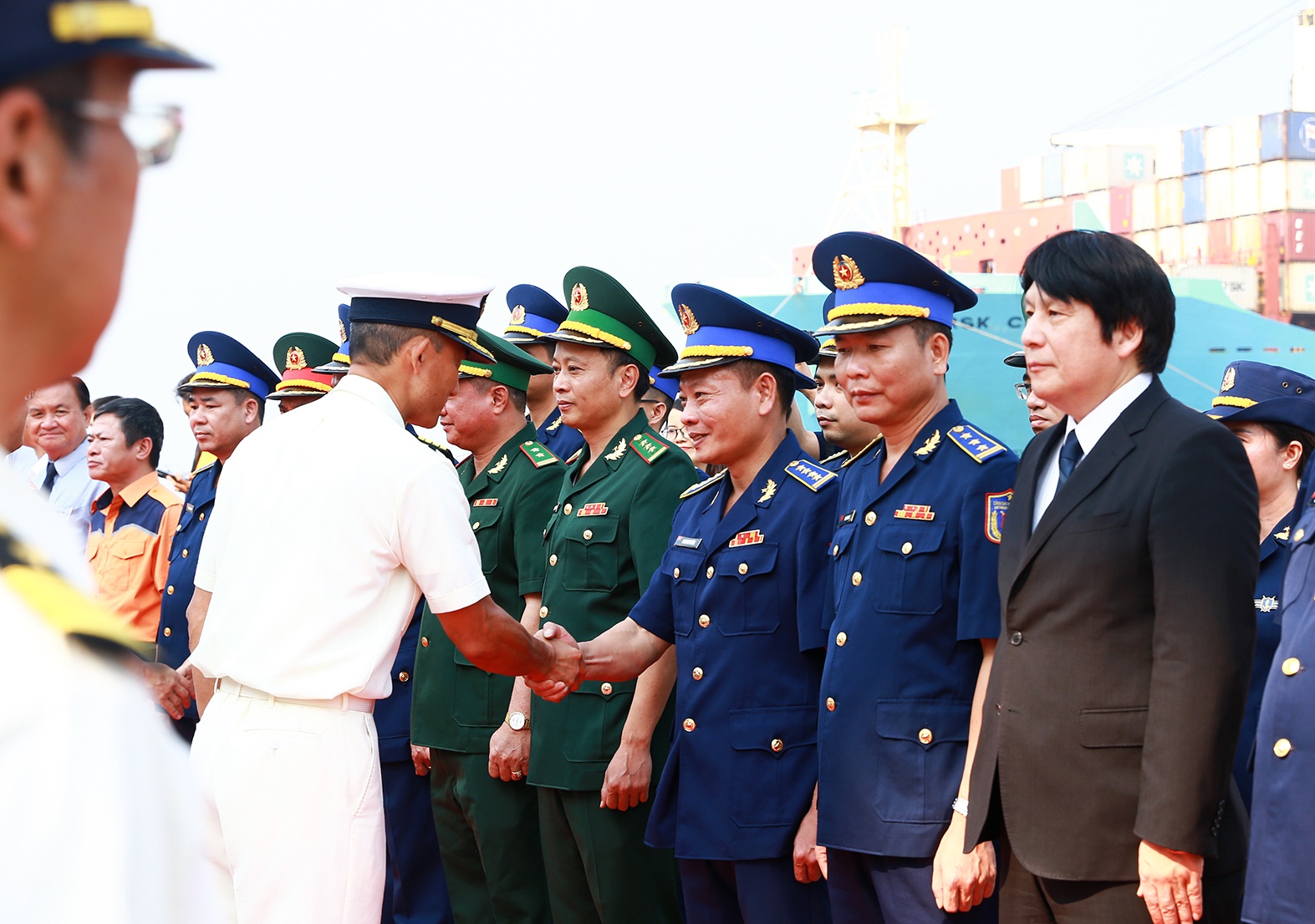 Tau tuan tra Nhat Ban anh 4