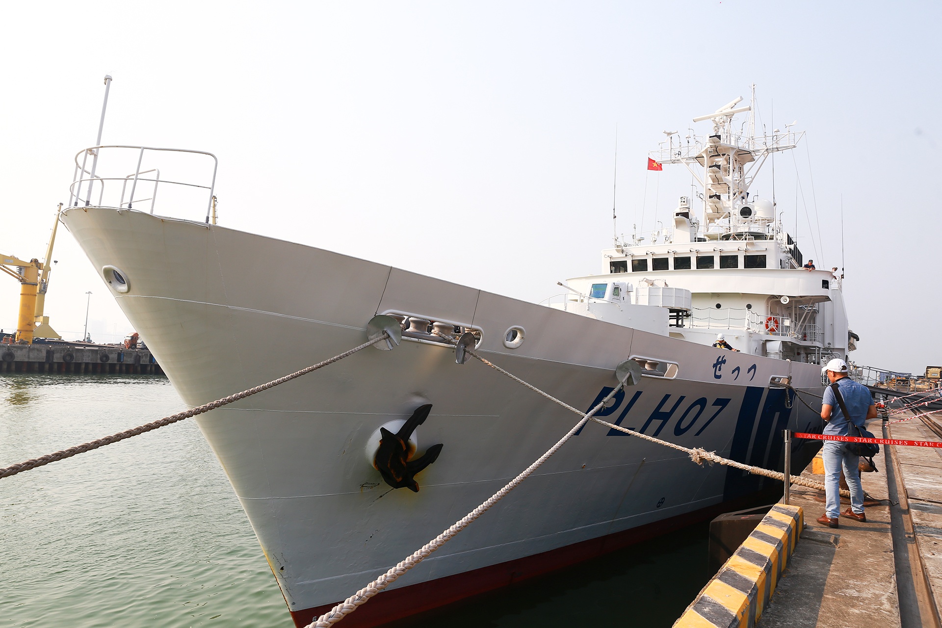 Tau tuan tra cua Luc luong bao ve bo bien Nhat Ban cap cang Tien Sa hinh anh