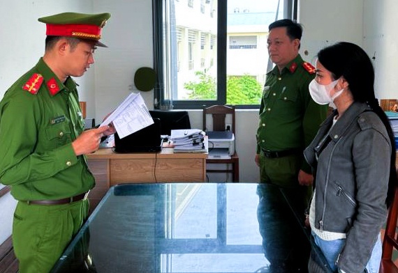 Khoi to nghi pham chiem giu 314 trieu dong do nguoi khac chuyen nham hinh anh