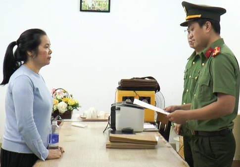 Nup bong cong ty tu van du hoc de dua lao dong ra nuoc ngoai trai phep hinh anh