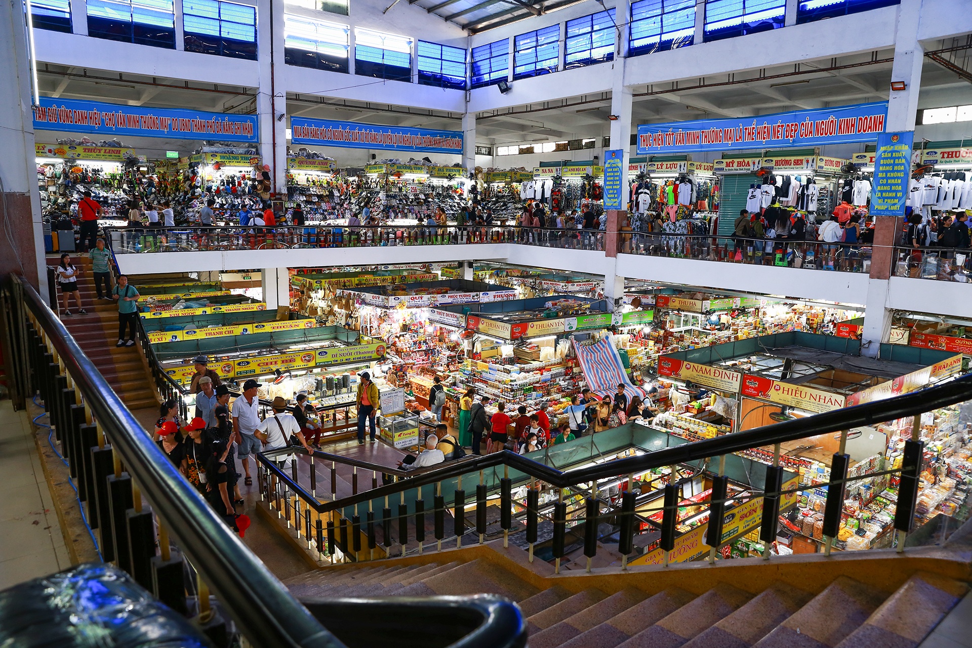 Cho Han o Da Nang anh 5