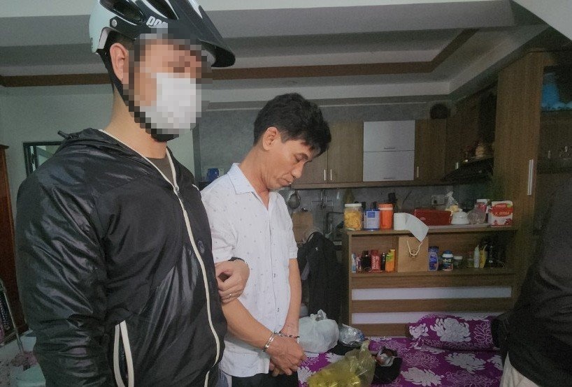 Canh sat dot kich can nha trong hem, pha duong day ma tuy cua Phuc Li hinh anh