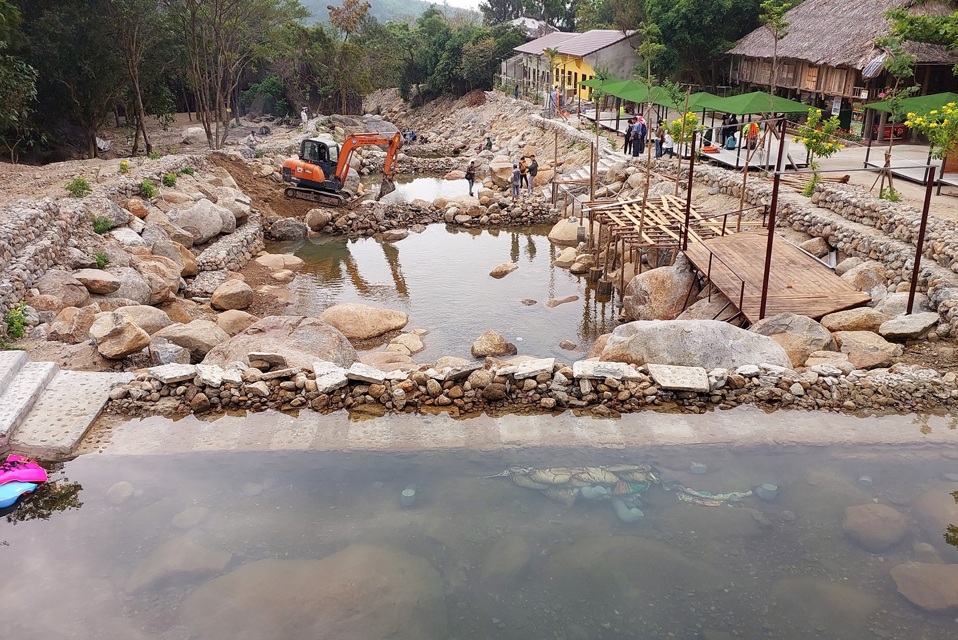 Cong trinh trai phep anh 1