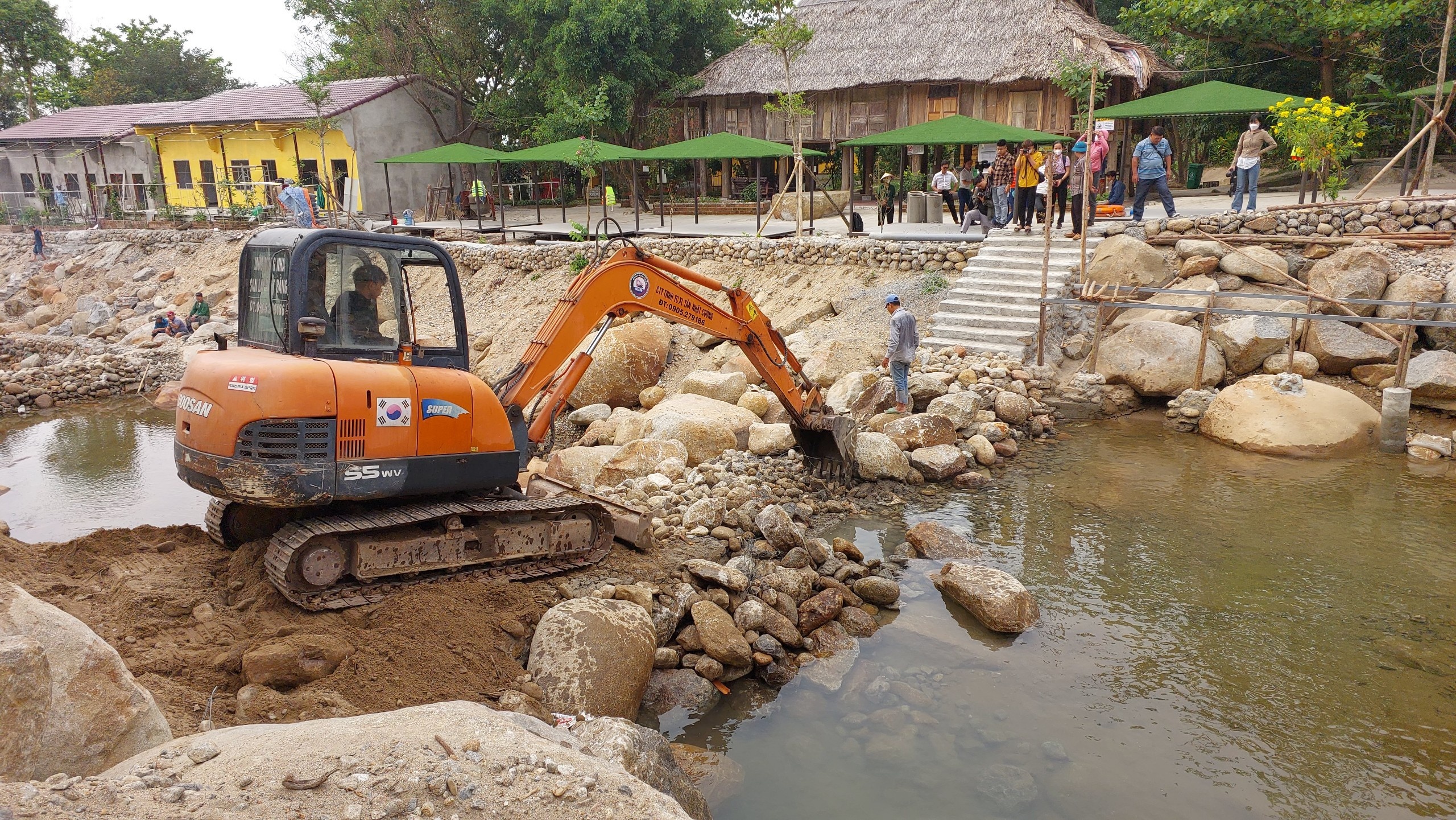 Thao do cong trinh chan dong suoi Luong hinh anh